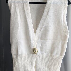Daisy Grace - White V-Neck Sweater Vest - Large